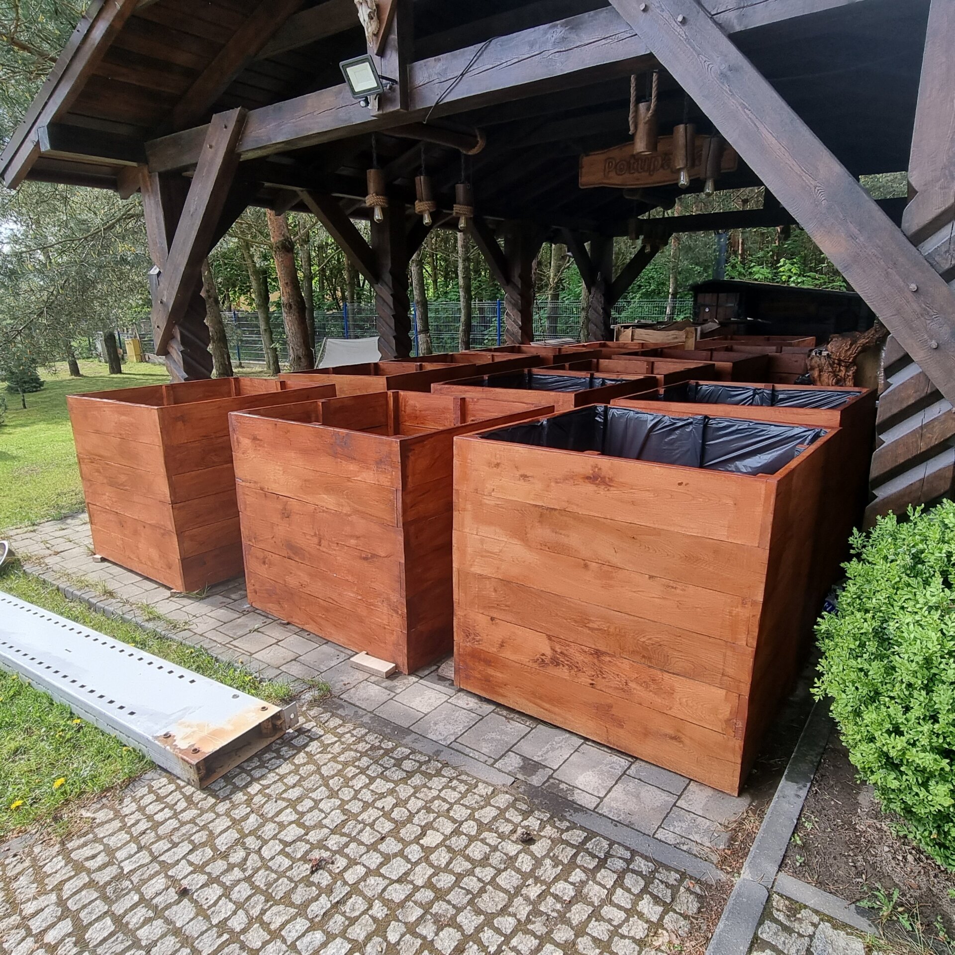 drewnianeklimaty_donice duże drewniane donice