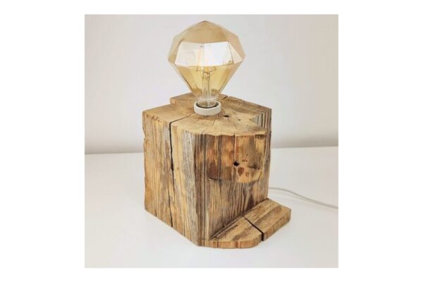 Lampka ze starego drewna