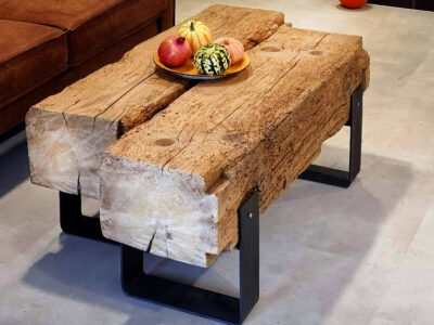 stolik z wiekowego drewna