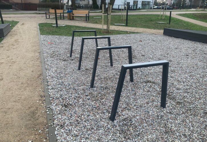Trwałość i design – meble parkowe na miarę potrzeb